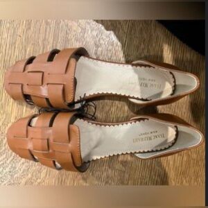 NWOT Isaac Mizrahi cut out sandals